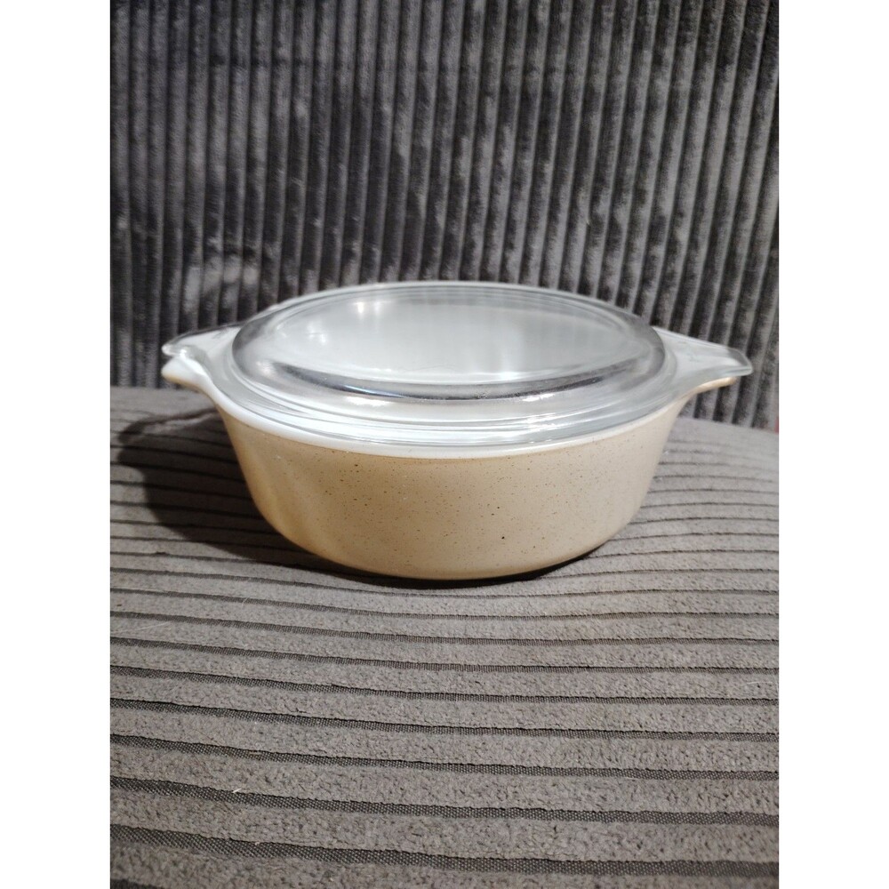 Pyrex 471 Tan Speckled With Lid Perfect condition